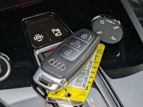 Used 2024 Audi Q4 e-tron Premium Plus image 32