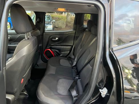 Used 2016 Jeep Renegade Trailhawk AWD/4WD image 25