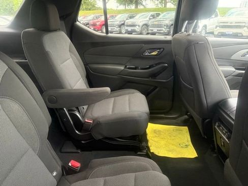 Used 2023 Chevrolet Traverse LT FWD image 6