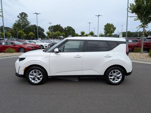 Used 2025 Kia Soul LX w/ LX Technology Package FWD image 6