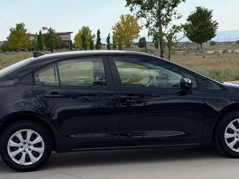 Used 2023 Toyota Corolla LE FWD image 5