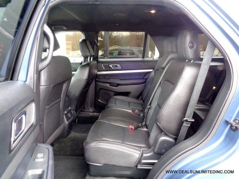 Used 2018 Ford Explorer XLT w/ Equipment Group 202A image 18