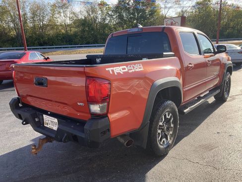 Used 2017 Toyota Tacoma TRD Off-Road image 6