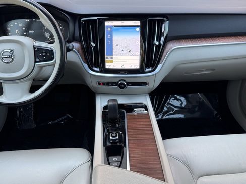 Used 2022 Volvo S60 B5 Momentum w/ Premium Package image 24