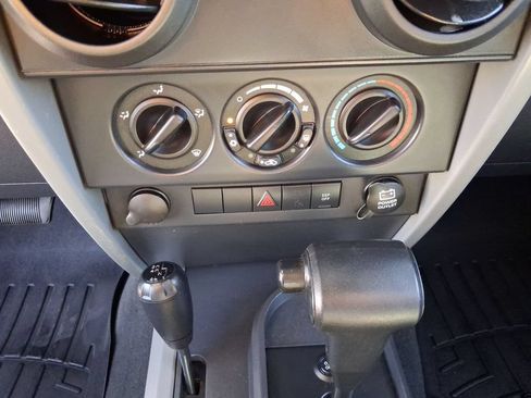 Used 2007 Jeep Wrangler Sahara w/ Dual Top Group AWD/4WD image 15