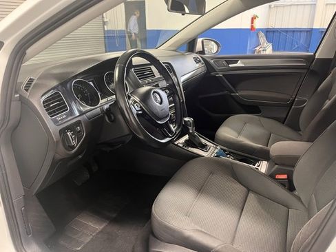 Used 2019 Volkswagen e-Golf SE w/ Driver Assistance Package image 23