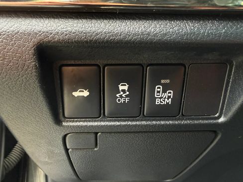 Used 2013 Toyota Avalon XLE Touring FWD image 30