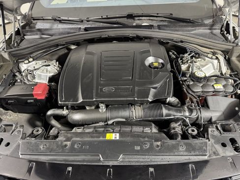 Used 2019 Land Rover Range Rover Velar R-Dynamic SE image 32
