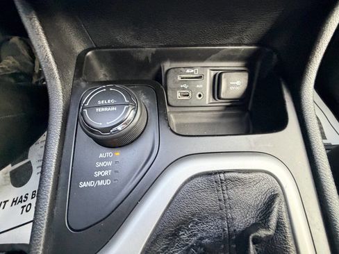 Used 2014 Jeep Cherokee Latitude image 31