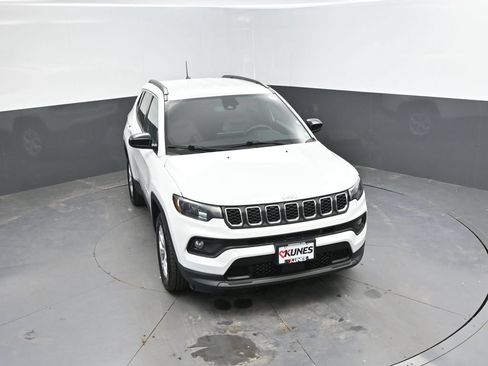 Used 2024 Jeep Compass Latitude AWD/4WD image 26