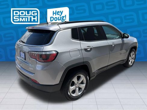 Used 2019 Jeep Compass Latitude w/ Cold Weather Group AWD/4WD image 6