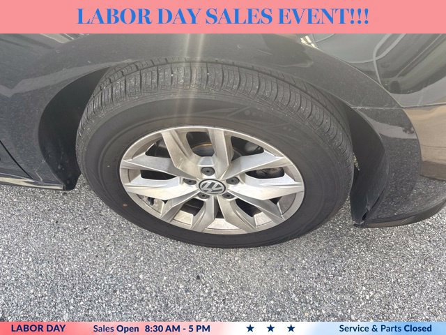 Used 2016 Volkswagen Passat 1.8T S FWD image 2