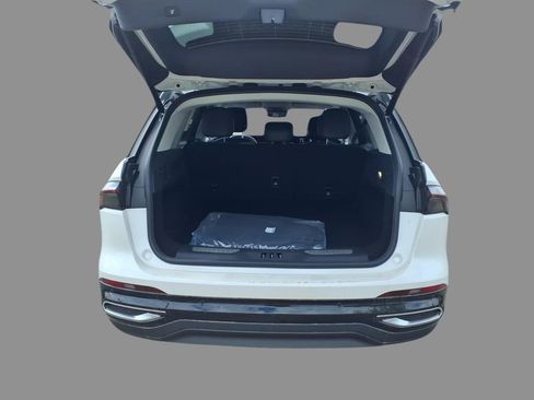 New 2026 Lincoln Nautilus Premier AWD/4WD image 8