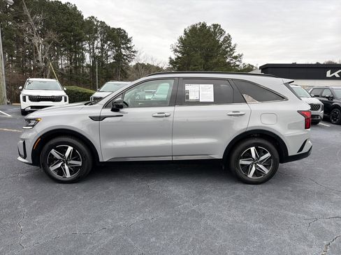 Used 2022 Kia Sorento EX w/ Panoramic Sunroof Package image 4