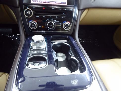 Used 2013 Jaguar XJ AWD image 16