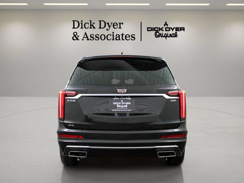 Used 2023 Cadillac XT6 Premium Luxury AWD/4WD image 4