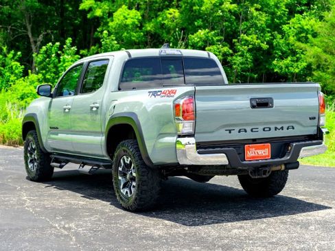 Used 2022 Toyota Tacoma TRD Off-Road AWD/4WD image 9