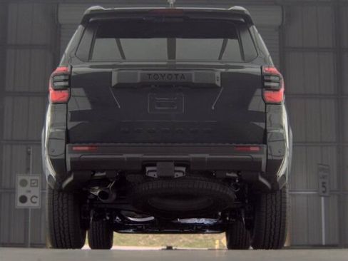 Used 2025 Toyota 4Runner TRD Off-Road Premium AWD/4WD image 4