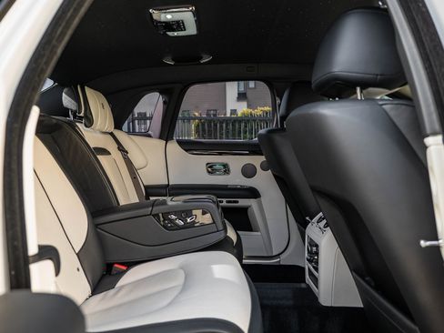 Certified 2022 Rolls-Royce Ghost image 32