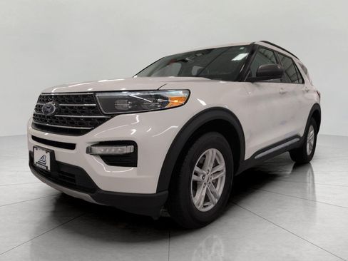 Used 2024 Ford Explorer XLT w/ Equipment Group 202A AWD/4WD image 13