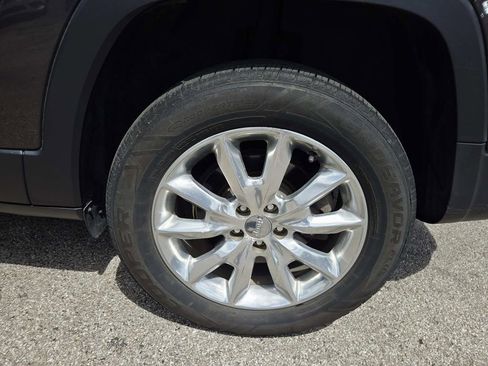 Used 2015 Jeep Cherokee Limited w/ Trailer Tow Group AWD/4WD image 16