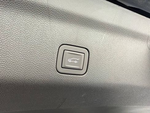 Used 2026 Cadillac Escalade Platinum Sport w/ LPO, ONYX Package AWD/4WD image 10