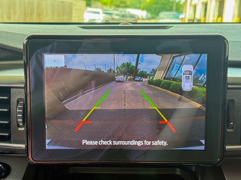 Used 2020 Ford Explorer XLT w/ Equipment Group 202A AWD/4WD image 16