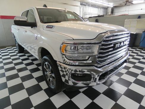 Used 2021 RAM 2500 Limited AWD/4WD image 3