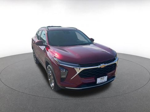 Used 2025 Chevrolet Trax LT image 3