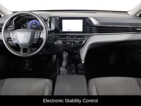 Used 2025 Toyota Camry LE FWD image 11