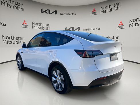 Used 2023 Tesla Model Y Performance AWD/4WD image 2