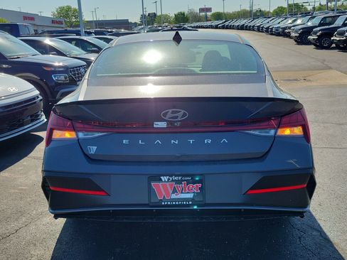 New 2026 Hyundai Elantra SEL Sport FWD image 4