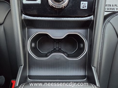 New 2025 Jeep Grand Cherokee Limited image 30