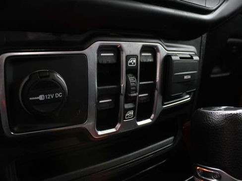 Used 2018 Jeep Wrangler Unlimited Sport S AWD/4WD image 16