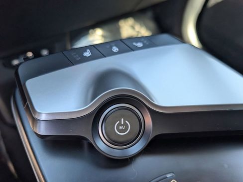 Certified 2025 Kia EV6 Light image 32