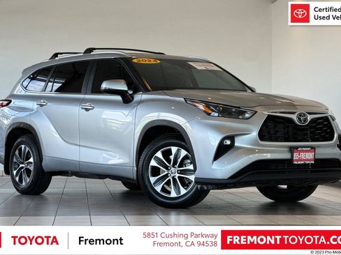 Certified 2024 Toyota Highlander XLE AWD/4WD image 1