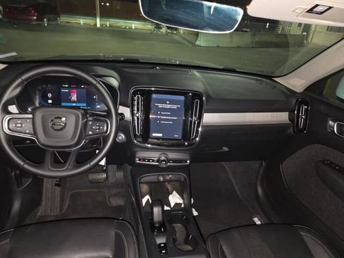 Used 2025 Volvo XC40 B5 Core AWD/4WD image 5
