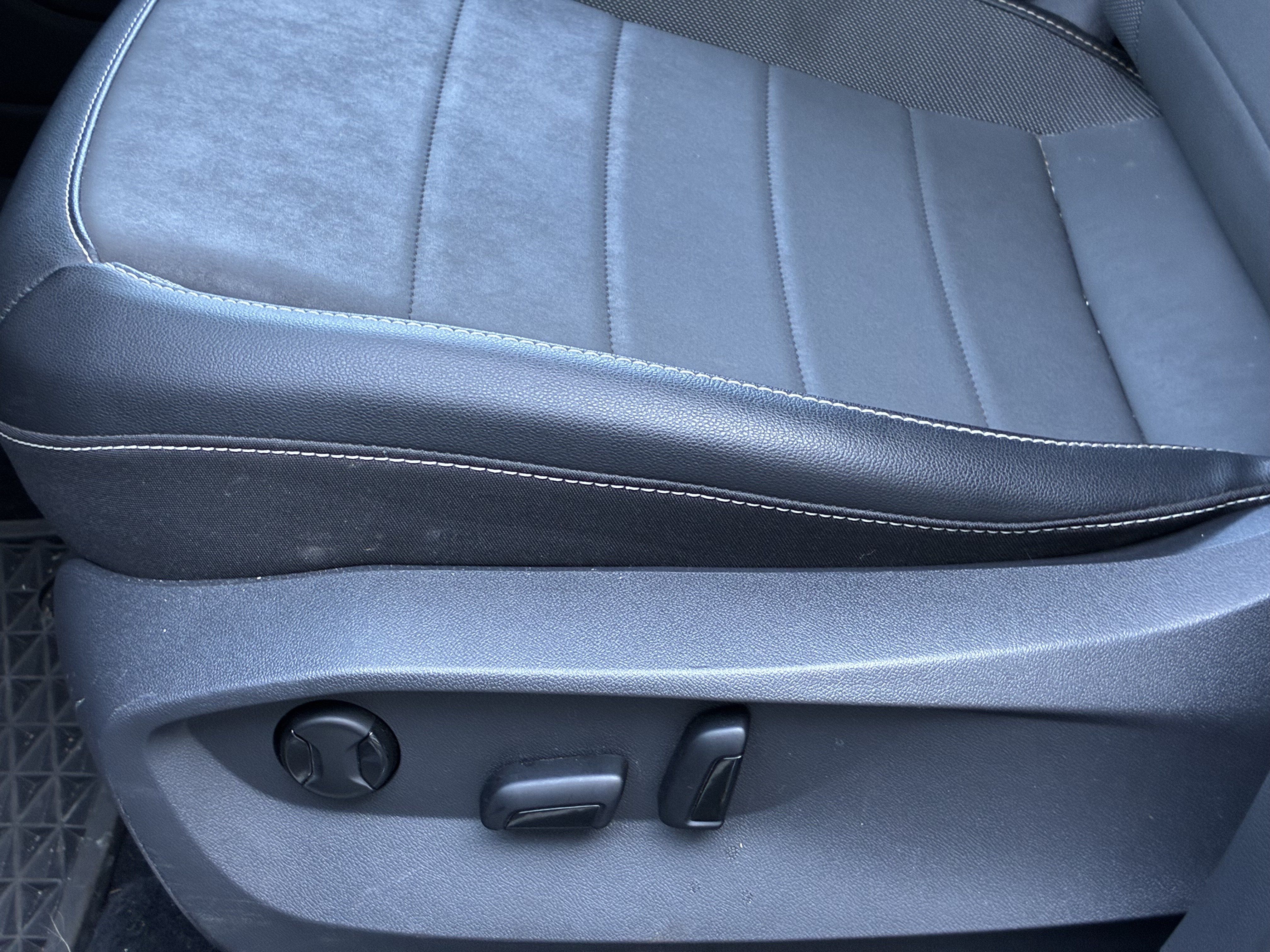 Certified 2022 Volkswagen Taos SE w/ Panoramic Sunroof Package FWD image 17