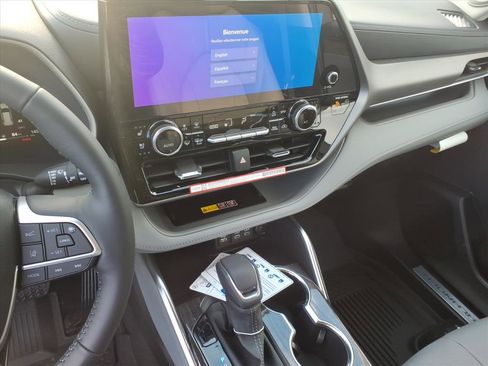 New 2026 Toyota Highlander Limited image 17