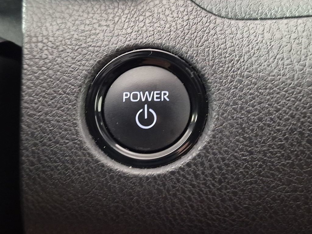 Used 2025 Toyota Camry SE FWD image 28
