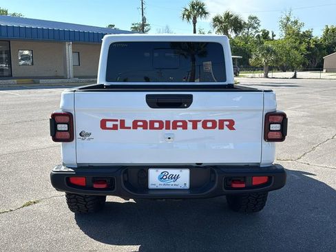 Used 2022 Jeep Gladiator Rubicon w/ LED Lighting Group AWD/4WD image 5
