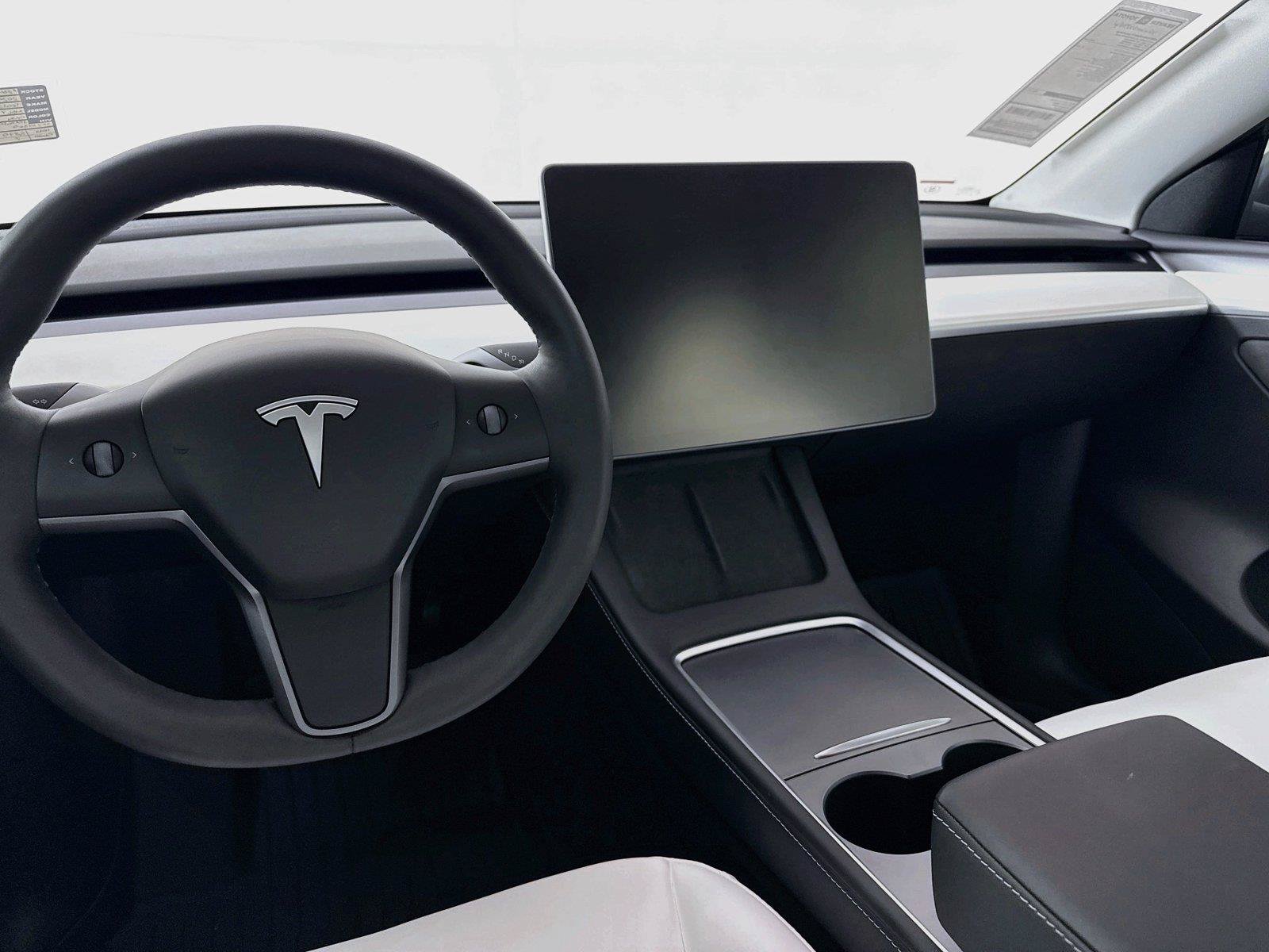 Used 2025 Tesla Model Y Long Range AWD/4WD image 30
