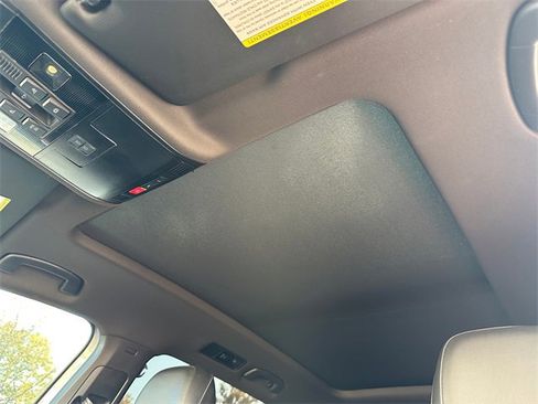 Used 2023 Volkswagen Tiguan SE R-Line image 11