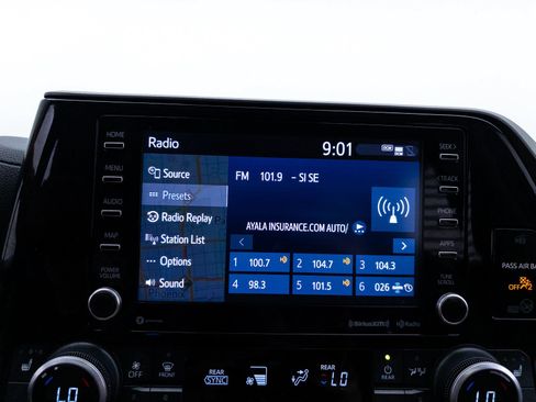 Used 2021 Toyota Highlander XLE AWD/4WD image 26