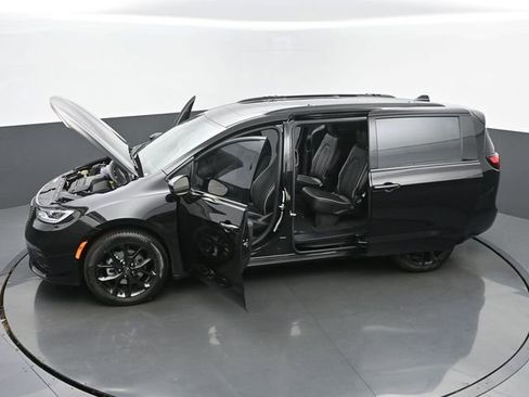 New 2025 Chrysler Pacifica Limited image 63