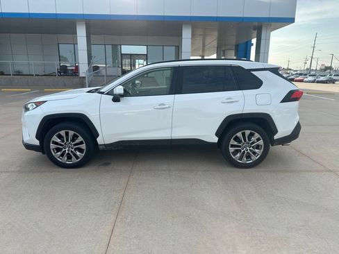 Used 2019 Toyota RAV4 XLE Premium FWD image 29