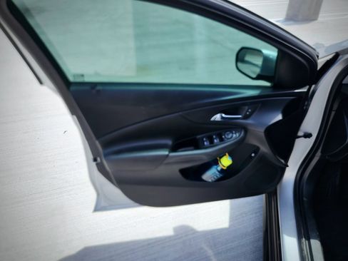 Used 2017 Chevrolet Volt LT FWD image 10