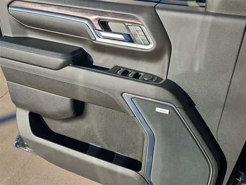 Used 2024 Chevrolet Silverado 2500 LTZ image 27