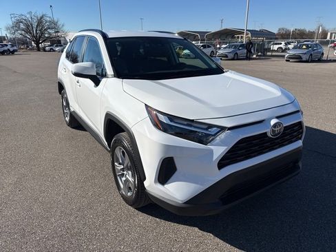 Used 2022 Toyota RAV4 XLE image 7
