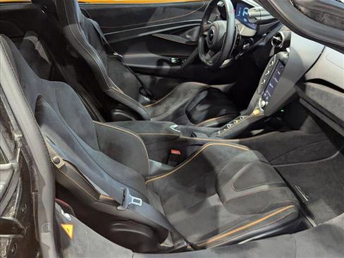 Used 2025 McLaren 750S image 16